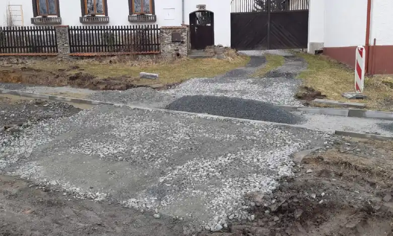 Zadní Chodov - úprava místních komunikací a chodníků