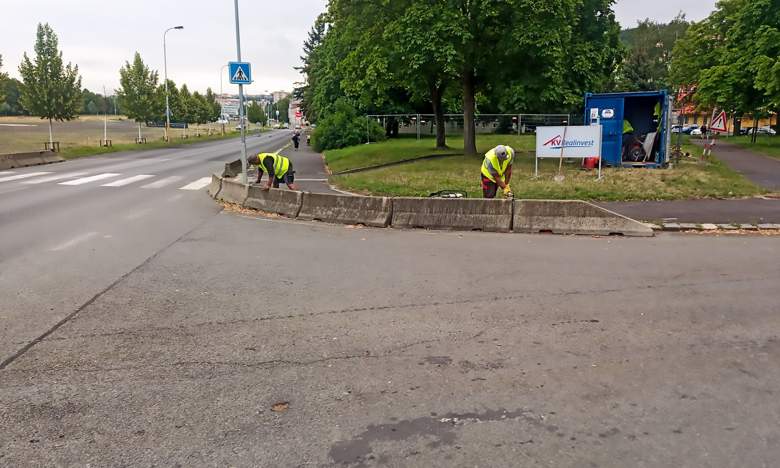 Karlovy Vary  cyklotrasa B4 a křižovatka ulic Západní - Šumavská