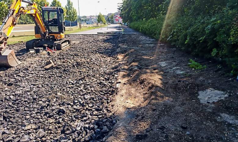 Karlovy Vary  cyklotrasa B4 a křižovatka ulic Západní - Šumavská