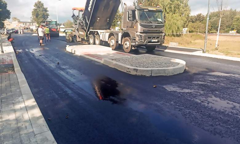 Karlovy Vary  cyklotrasa B4 a křižovatka ulic Západní - Šumavská