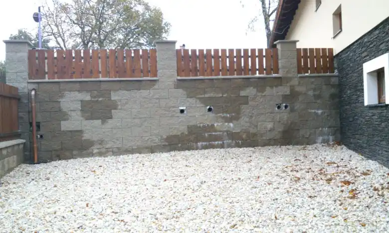 opěrné zdi na pozemku