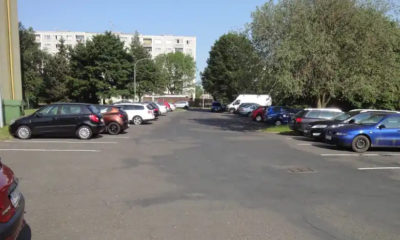 parkoviště před rekonstrukcí