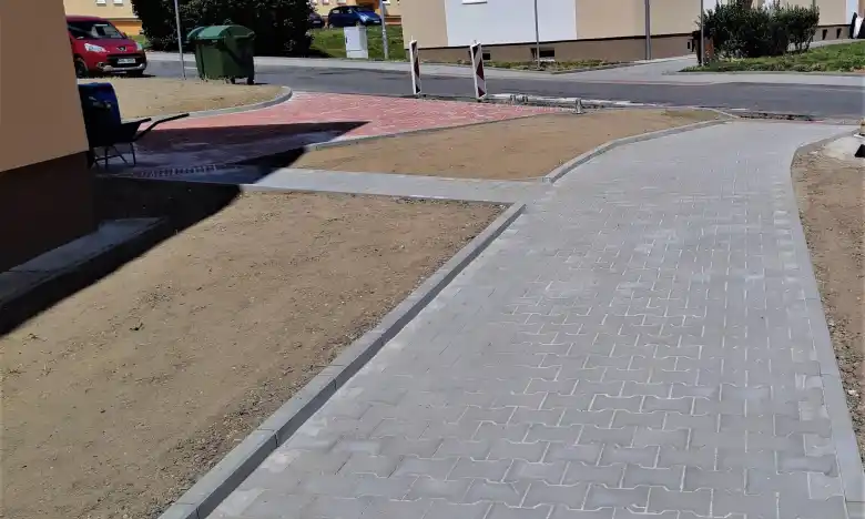 průběh rekonstrukce